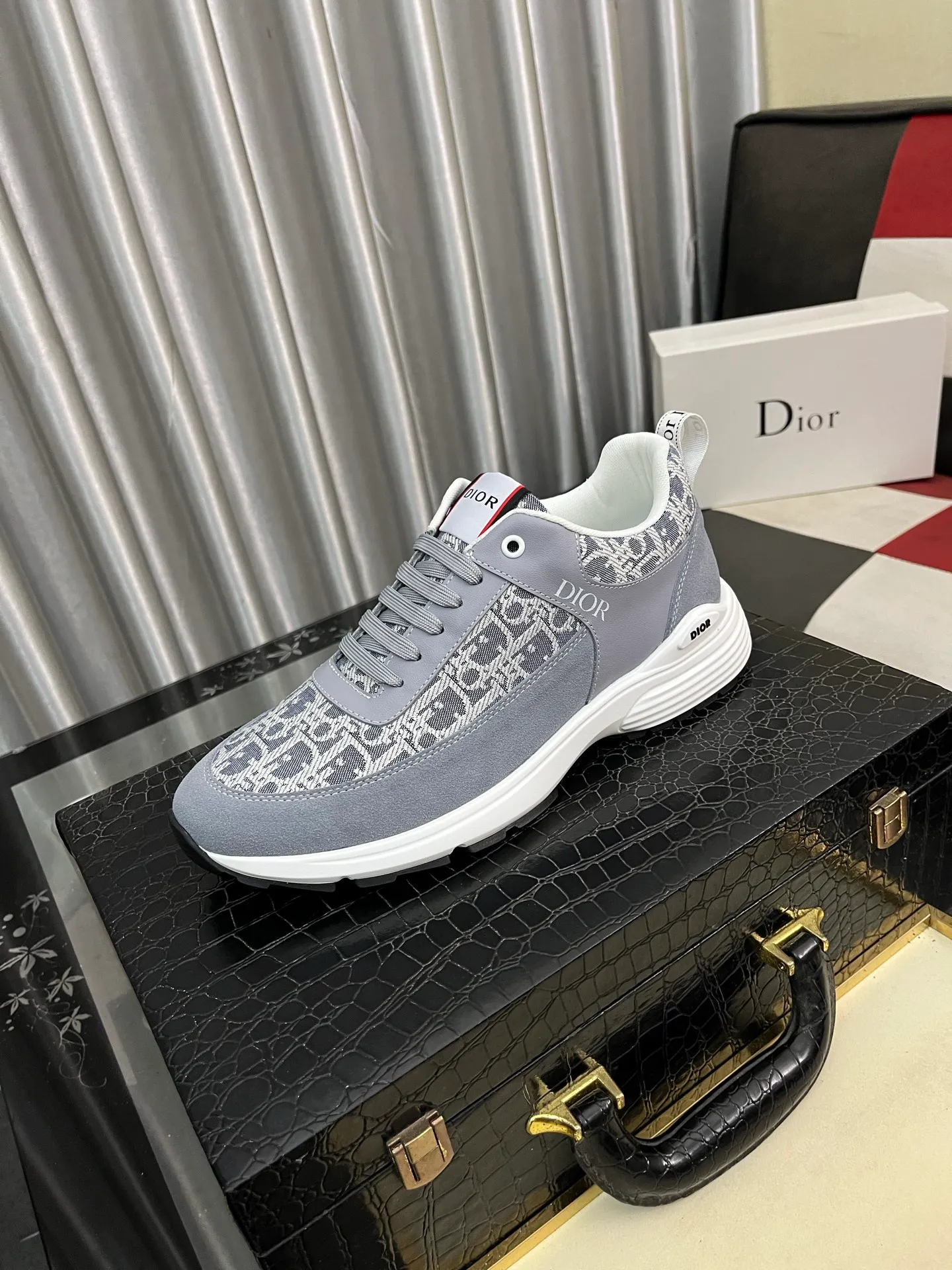 Men's shoes 💰440⌚️⌚️[Dior] 2025 Dior original lace-up low-top men's shoes, classic casual shoes 🔥This model is the official flagship model, quality, made by famous original factory designers, using high-quality cowhide with original materials ➕Comfortable and breathable mesh lining➕Pigskin insoles, perfect last shape, generous and fashionable design, attracting the pursuit of many consumers, what they want is the highest quality in the market. Code number: 38--443️⃣Colors available
